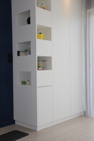 Détails d'un mobilier créé pour l'entrée